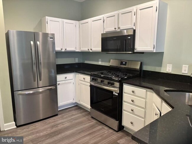 Building Photo - 1716 Lake Shore Crest Dr