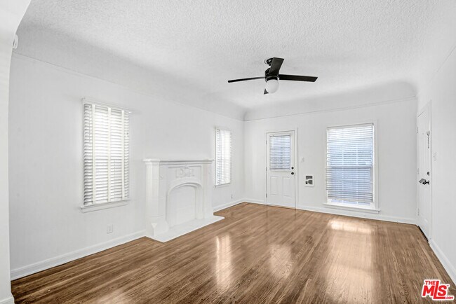 Foto del edificio - 1357 Cloverdale Ave