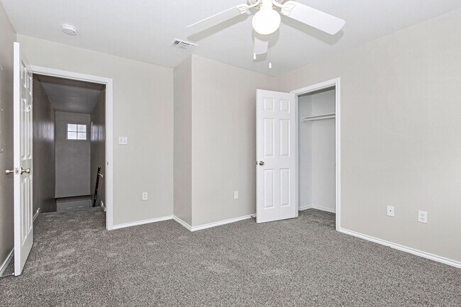 Foto del edificio - Westcreek Townhomes