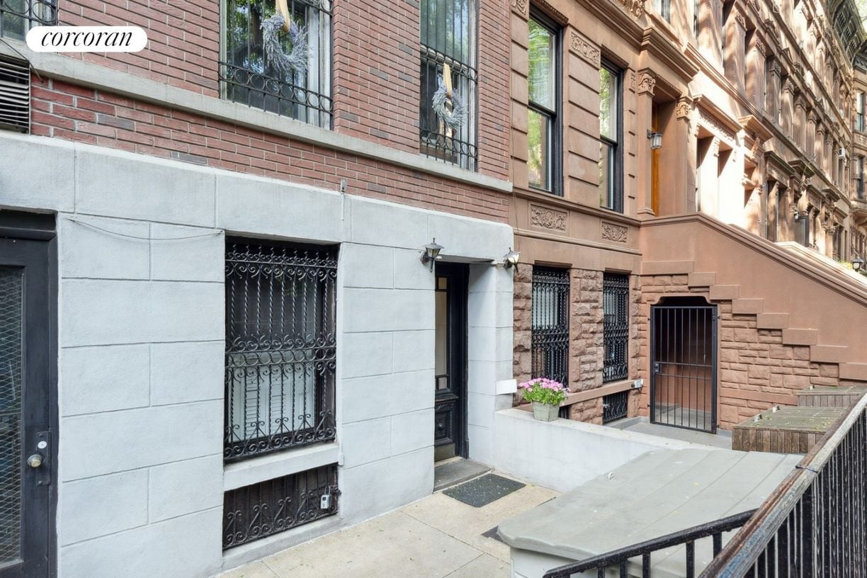 Building Photo - 22 W 95th St