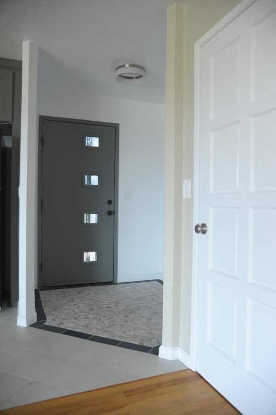 Entrada - 15767 Highland Dr