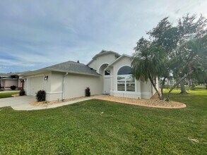 Building Photo - 1687 Arash Cir