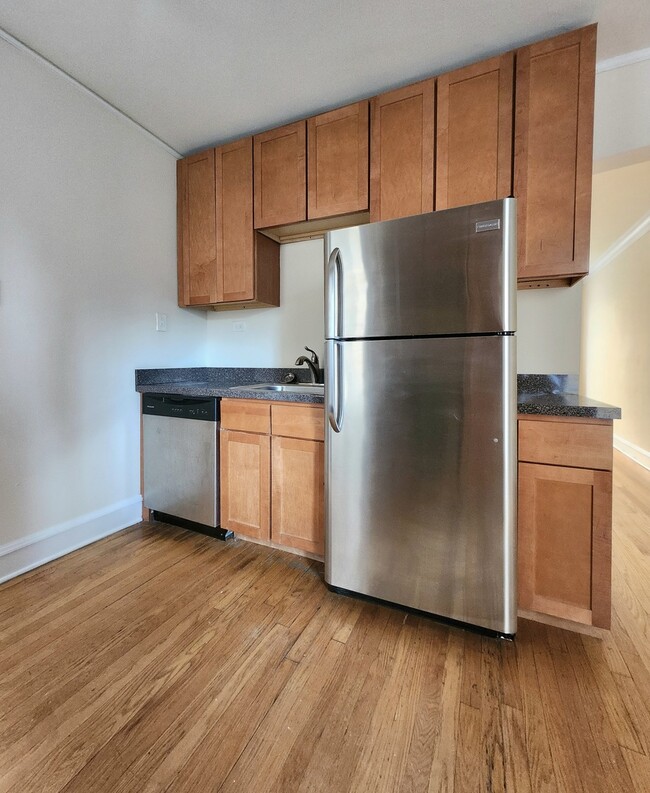 Foto del edificio - 5427 W Montrose Ave