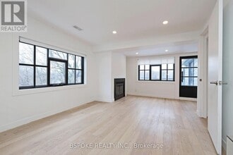 Building Photo - 462 Kingston Rd