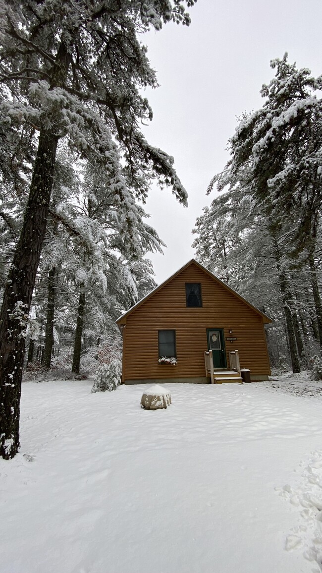 Building Photo - 8 Log Cabin Ln