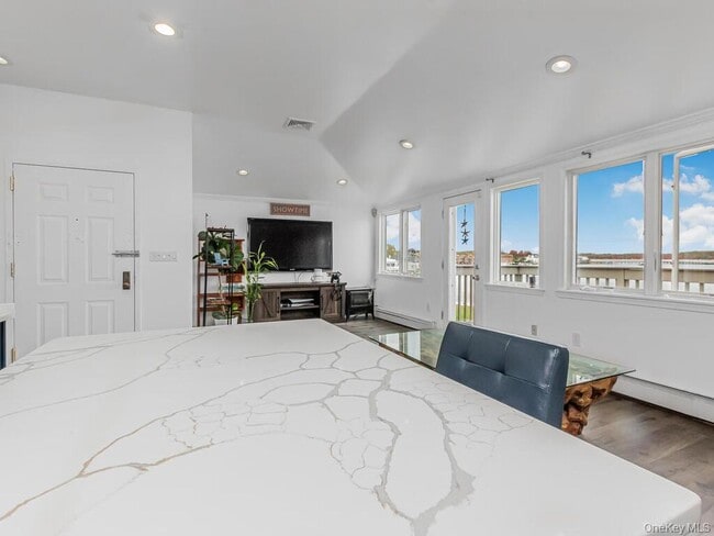 Foto del edificio - 240 Bowne St