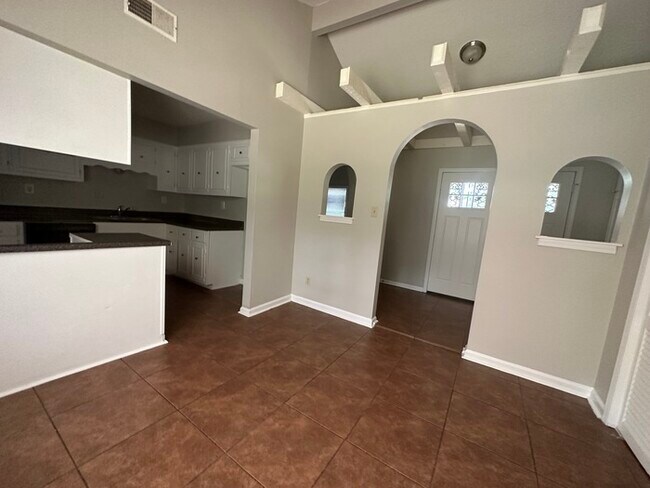 Foto del edificio - 4356 Deergrove - Available Now!