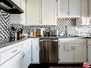 Foto del edificio - 14245 Dickens St