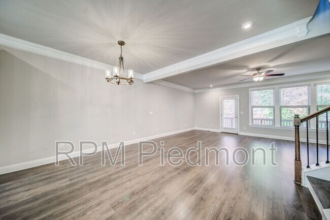 Building Photo - 1363 Harris Way S