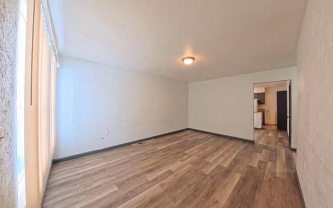 Building Photo - 2603-2605 Eastview Dr