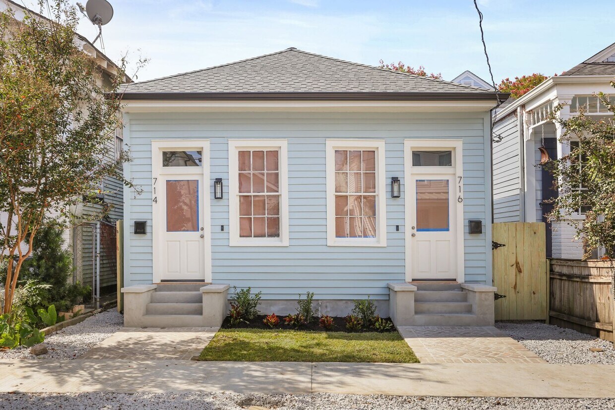 Primary Photo - Classic shotgun located right off Magazine...