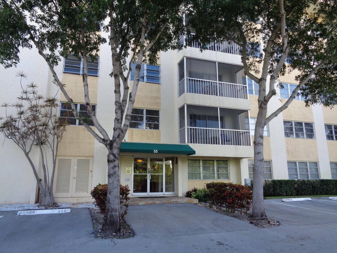 55 SW 2nd Ave Unit 2030, Boca Raton, FL 33432 Condo for Rent in Boca