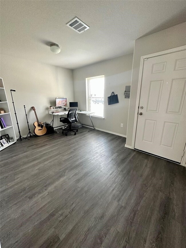 Foto del edificio - 4231 Tulip Oak Dr
