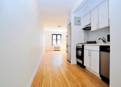 Primary Photo - 332 W 23rd St