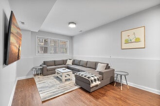 Building Photo - 1044 N California Ave