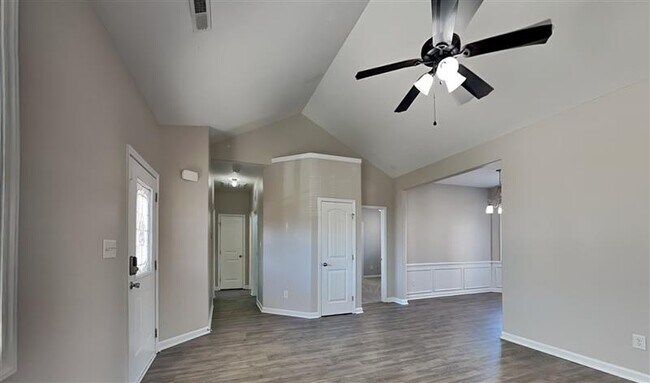 Building Photo - For Rent 3 bedroom 2 bath house