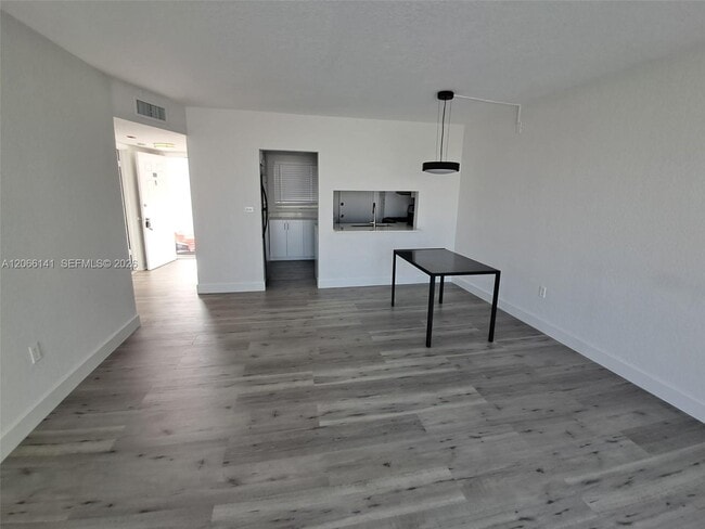 Foto del edificio - 7713 SW 88th St