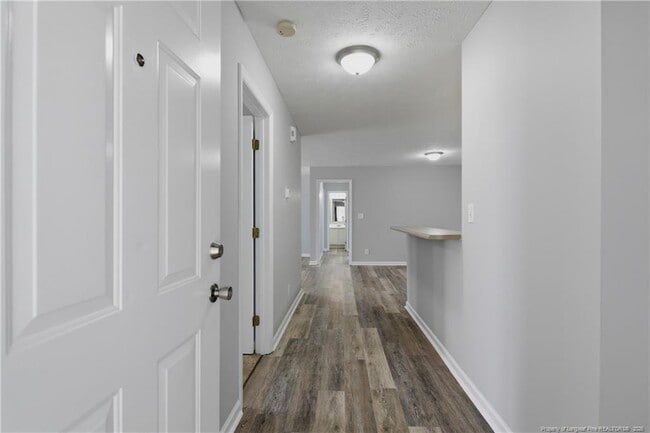 Foto del edificio - 401 Meadowland Ct