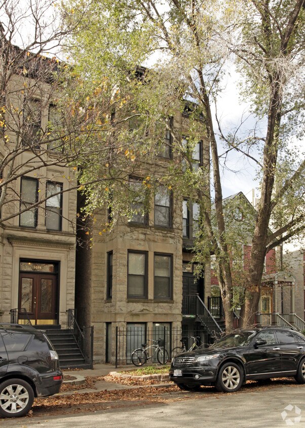 Primary Photo - 3032 N Kenmore Ave