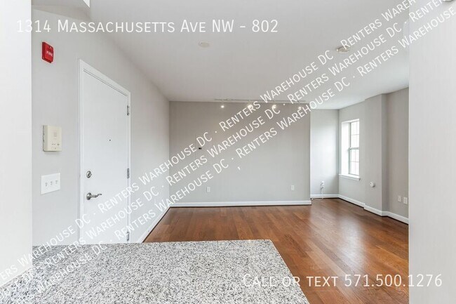 Building Photo - Charming top-floor studio near Logan Circle!