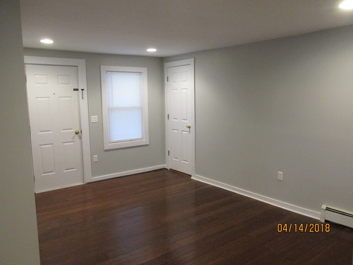 Primary Photo - 160 W Hollister St