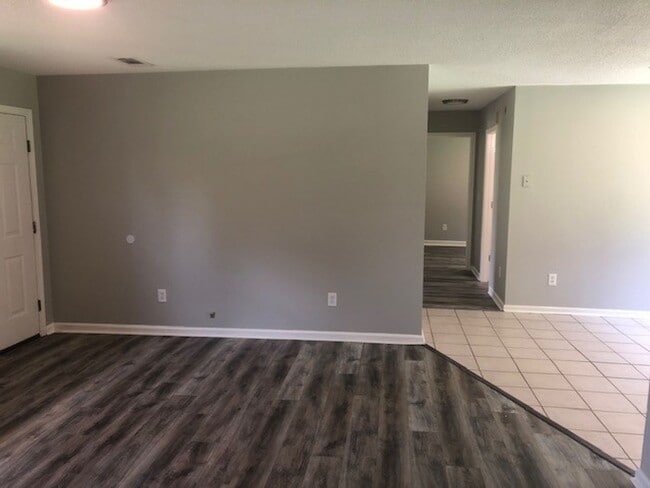 Building Photo - Renovated 4 Bedroom 2 Bath Home for Rent!!