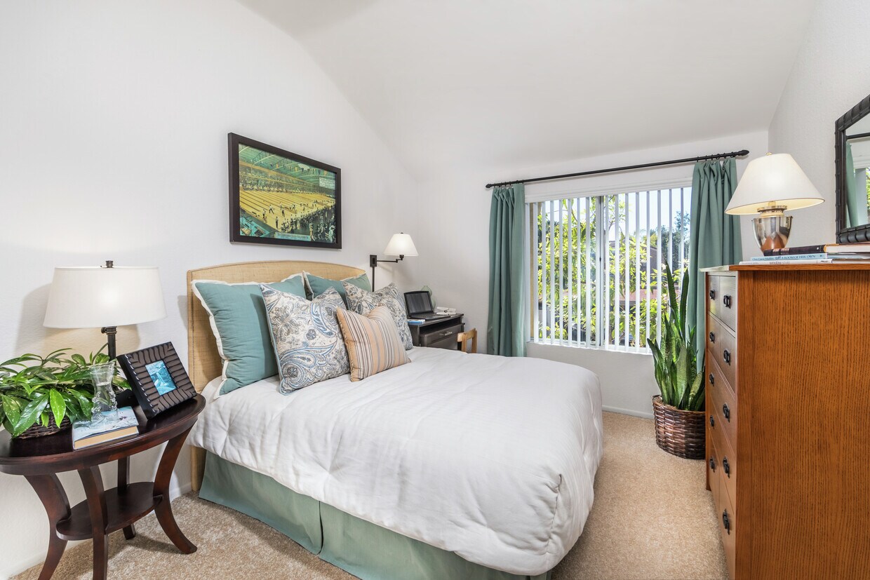 San Remo Villa Apartment Homes Apartments in Irvine, CA Westside