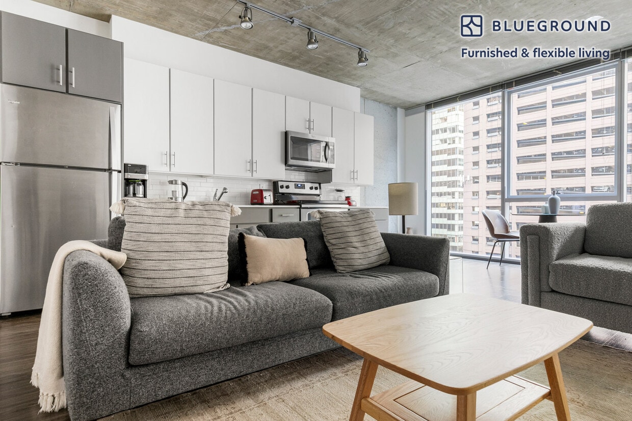 Foto principal - 215 W Lake St