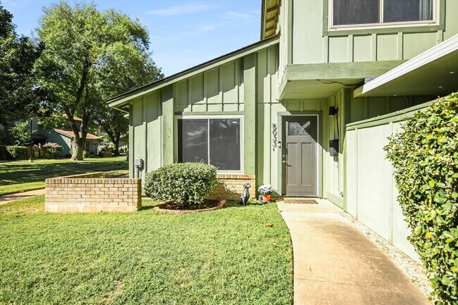 Foto del edificio - 5033 Fort Clark Dr