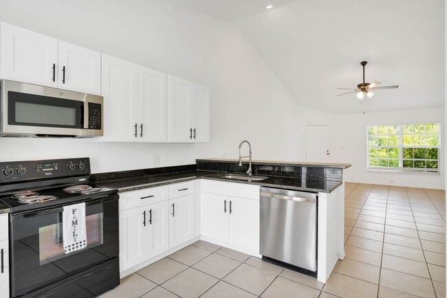 Building Photo - 3651 N Goldenrod Rd