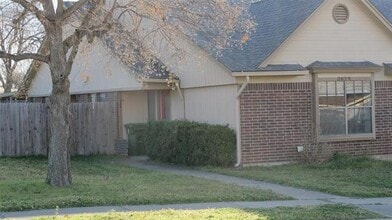 Building Photo - 2829 Springhaven Ct
