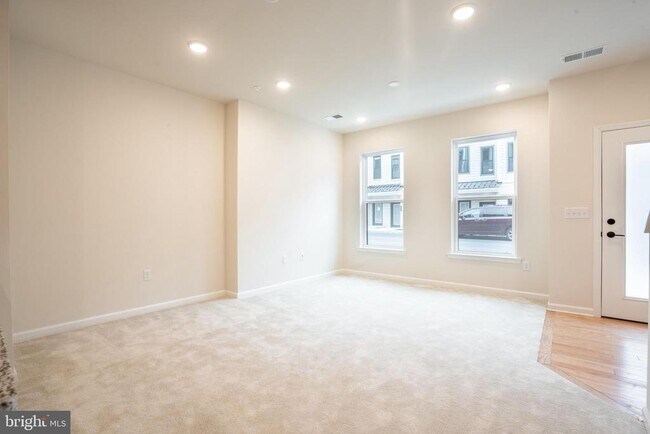 Building Photo - 1208 Parker Blvd