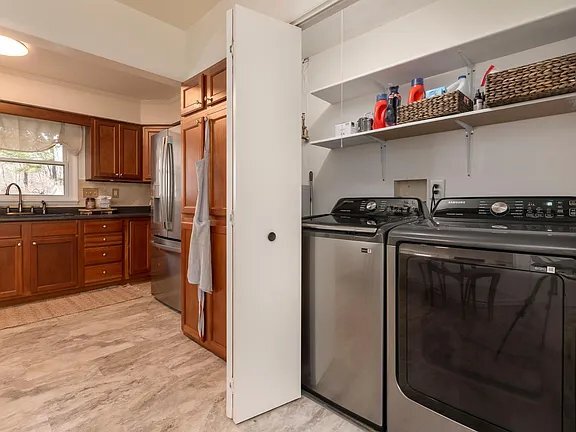 Building Photo - 609 S Emerald Ln