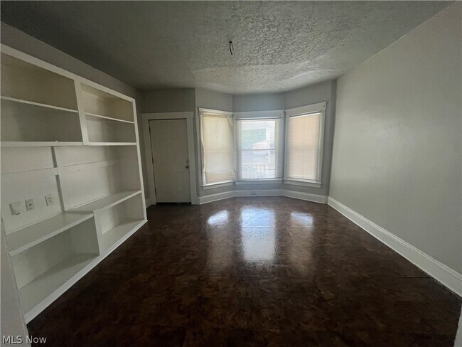Foto del edificio - 2109 W 93rd St