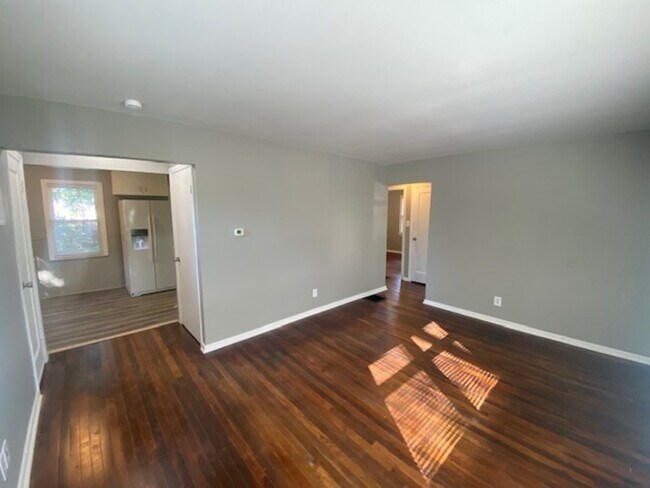 Foto del edificio - 1090 E N Broadway