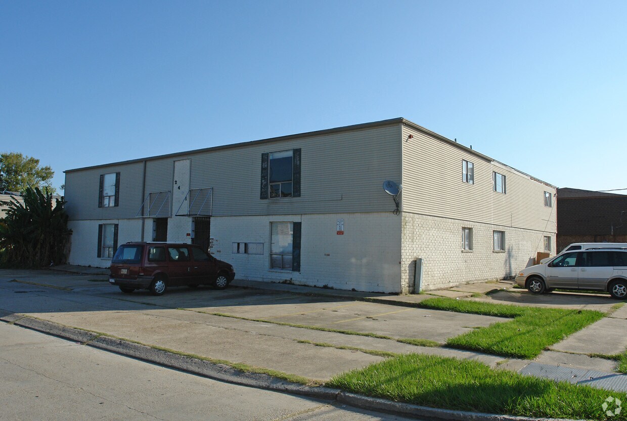 Primary Photo - 2401 Pasadena Ave