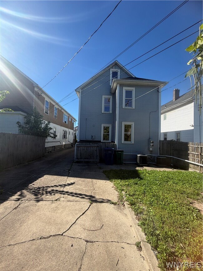 Foto del edificio - 292 Hartwell Rd