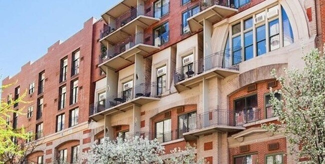 Building Photo - 210 E 22nd St