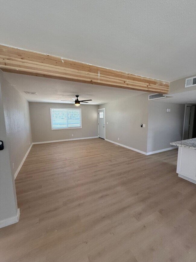 Foto del edificio - 5 Bedroom 3 Bathroom- Mill & Baseline
