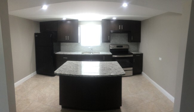 Foto del edificio - 12226 S McDaniels Ave