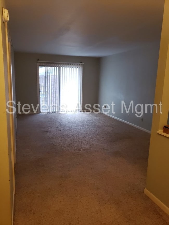Building Photo - *REDUCED *ADORABLE 1/1 CONDO FAIRFIELD OAKS*