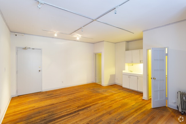 Interior Photo - 6128-6134 Wilshire Blvd