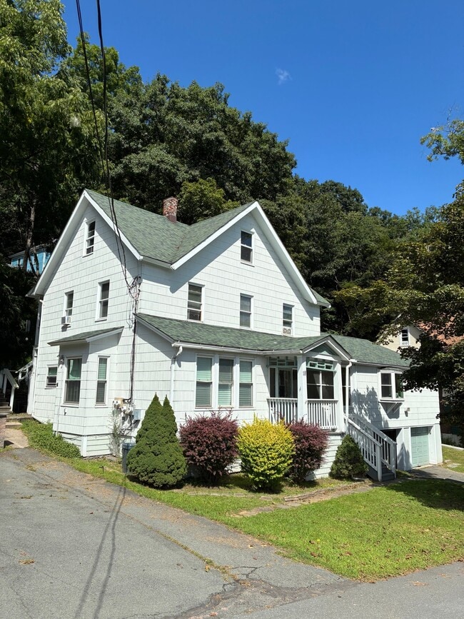 Building Photo - 18 Mill St
