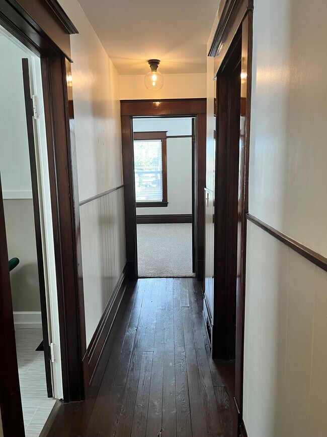 Building Photo - 356 Pine Ave