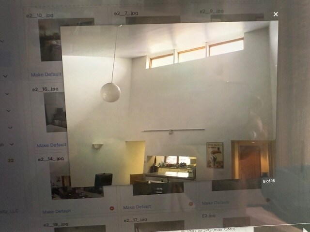 Del comedor a la cocina hay un paso a través - 1047 Danby Rd