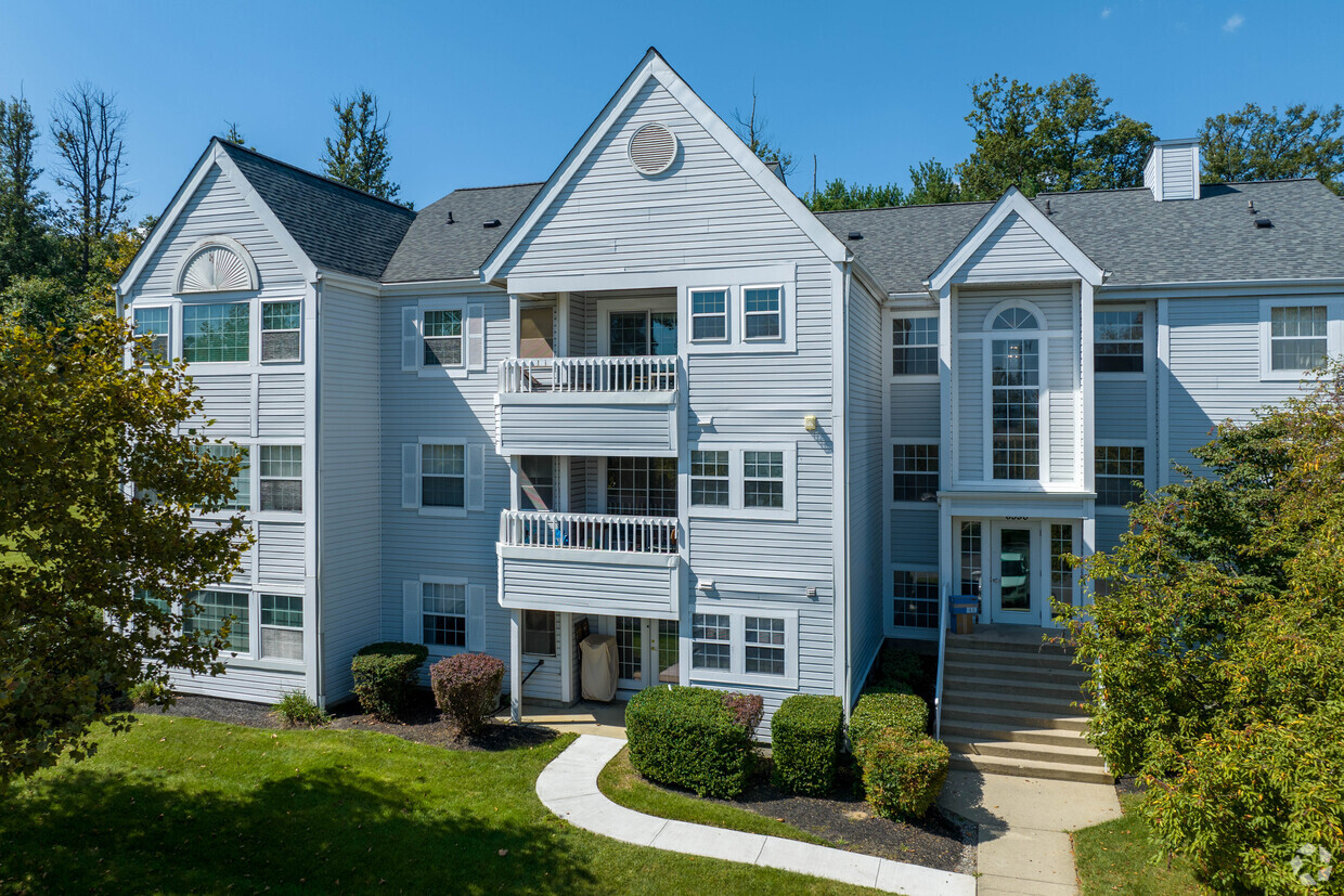 Building Photo - 8360 Montgomery Run Rd