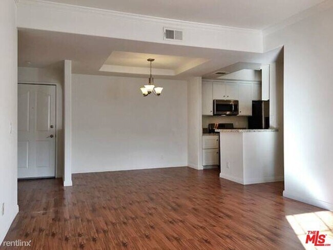 Building Photo - 2 br, 2 bath Condo - 14430 Benefit St Apt 104