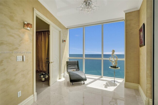Foto del edificio - 18201 Collins Ave