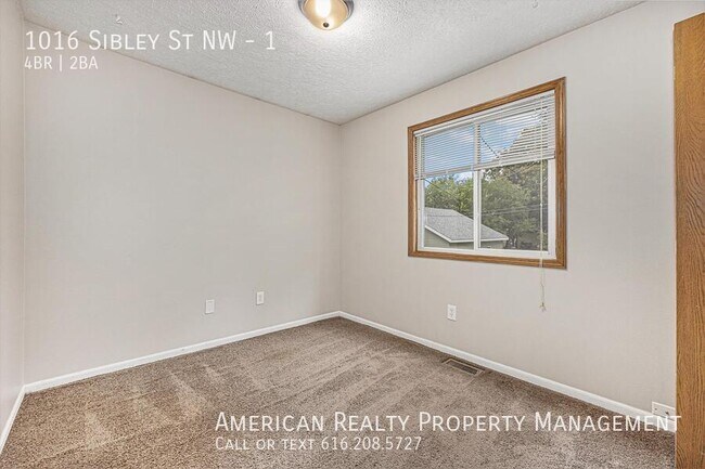 Foto del edificio - 1016 Sibley St NW