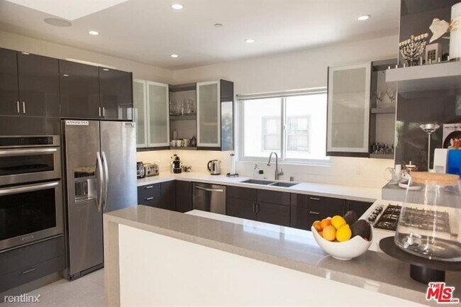 Foto del edificio - 2 br, 2.5 bath House - 433 N Curson Ave
